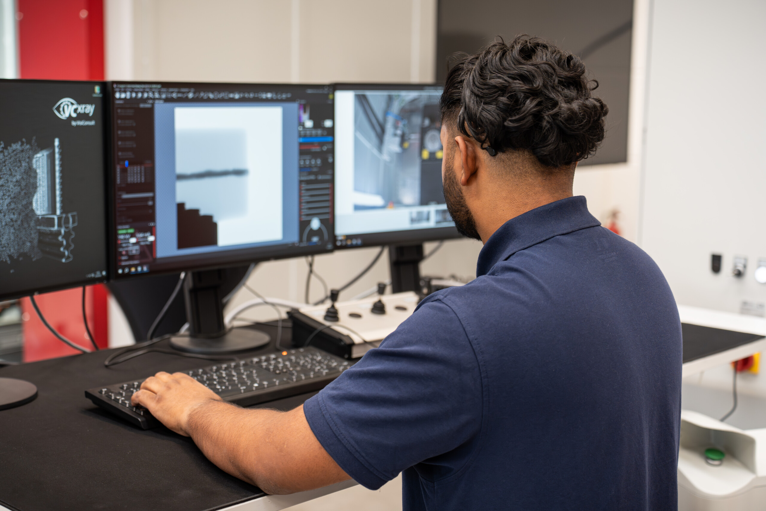 Innenansicht der Technik eines PKWs